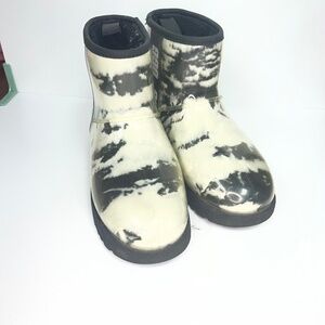Women’s Classic Clear Mini Marble Ugg Logo size 9